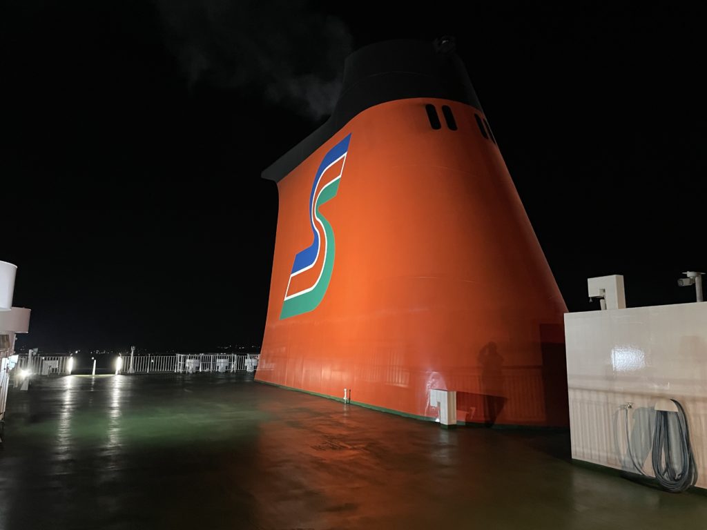 オレンジフェリー デッキの写真