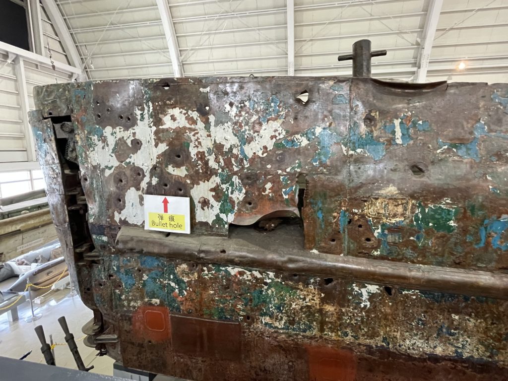 北朝鮮の工作船 弾痕